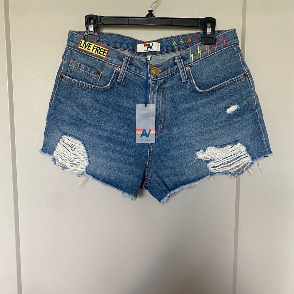 ⚡️ NWT AVIATOR NATION mid rise boyfriend cutoff medium wash denim jean shorts - Picture 3 of 9